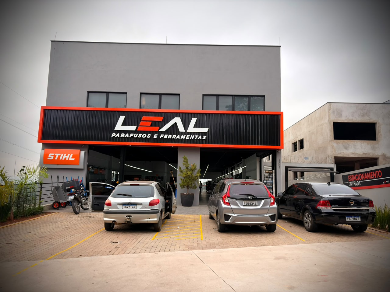 Fachada da loja LEAL